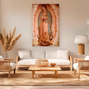Cuadro de la Virgen de Guadalupe extra grande en sala natural con muebles de madera clara, tapete de fibras y decoración minimalista.